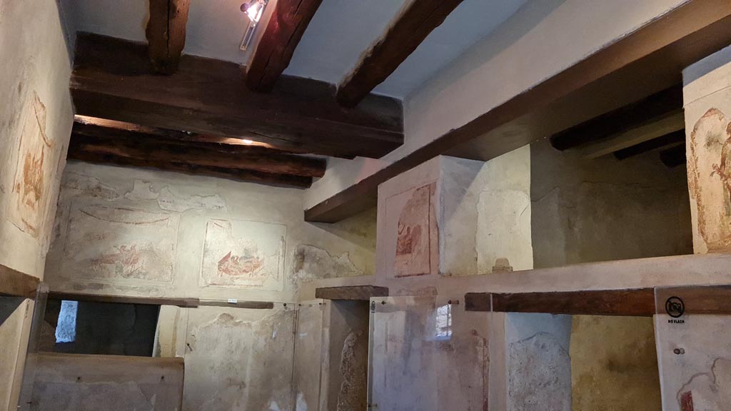 VI.12.18 Pompeii. April 2022.
Looking towards west wall with doorway to latrine, on left, and north wall, on right. Photo courtesy of Giuseppe Ciaramella.