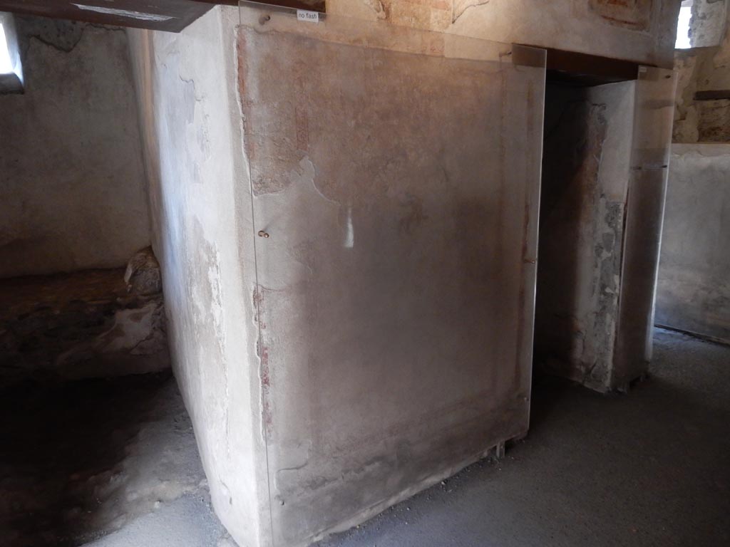 VII.12.18 Pompeii. May 2015. Looking towards doorways to rooms on the south side. Photo courtesy of Buzz Ferebee.