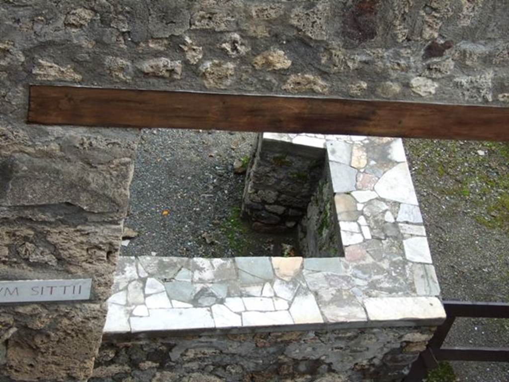 VII.12.20  Pompeii.  March 2009. Looking from upper window onto Hospitium Sittii, at VII.1.44 in Vicolo del Lupanare.