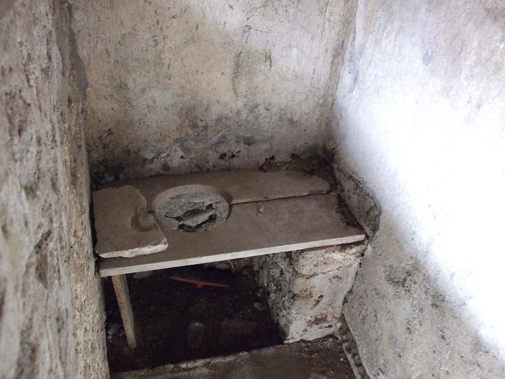 VII.12.20 Pompeii. March 2009. Latrine.