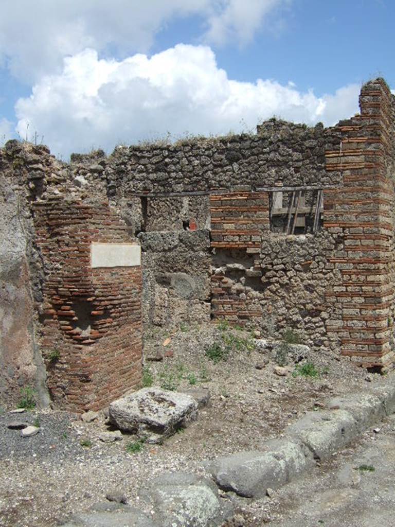 Outside VII.12.26, VII.12.25 and VII.12.24 (blocked).  September 2005.