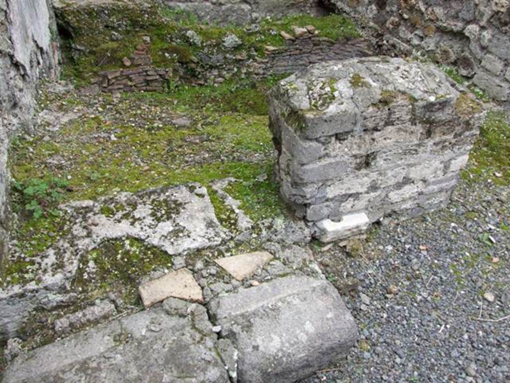 VII.14.5 Pompeii.  March 2009. Room 16.  Room with two entrances. 