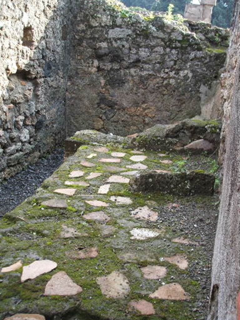 VII.14.9  December 2004.  Room 16.  Kitchen. 