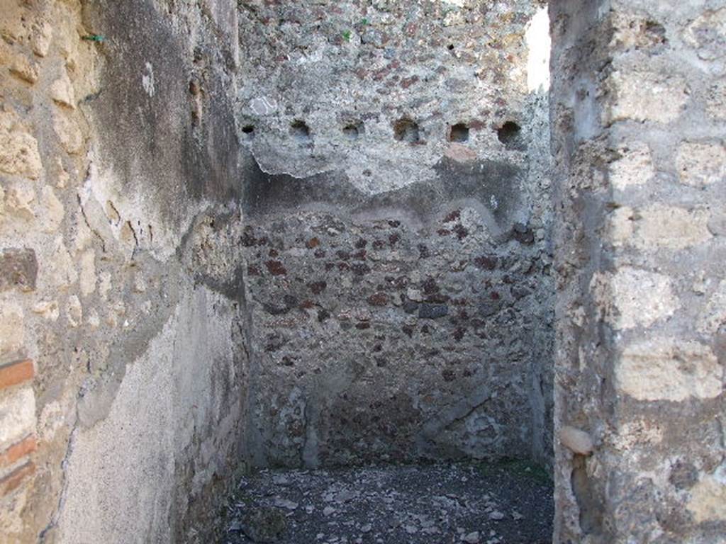VII.14.15 Pompeii. December 2006. Small storeroom in north-west corner of garden area.
