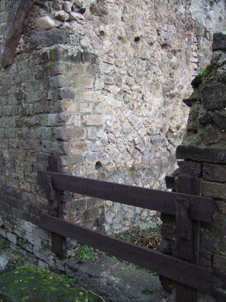 VII.14.20 Pompeii. December 2005. Entrance doorway.