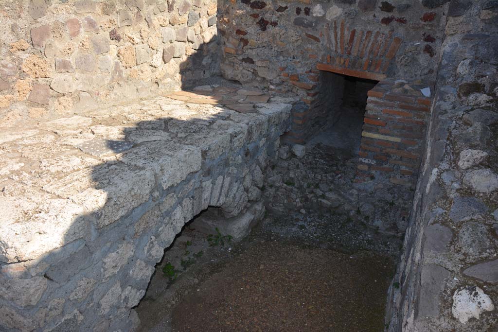 VII.15.2 Pompeii. October 2019. Hearth against north wall in kitchen, looking east.
Foto Annette Haug, ERC Grant 681269 D�COR.
