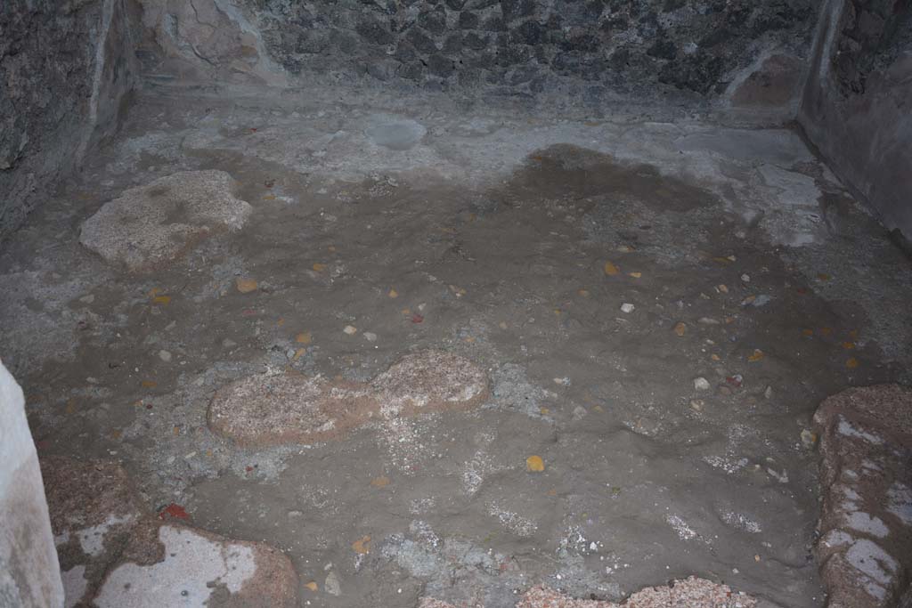 VII.15.2 Pompeii. November 2017. Looking east across flooring from doorway into cubiculum in centre of east side of atrium.
Foto Annette Haug, ERC Grant 681269 DÉCOR.