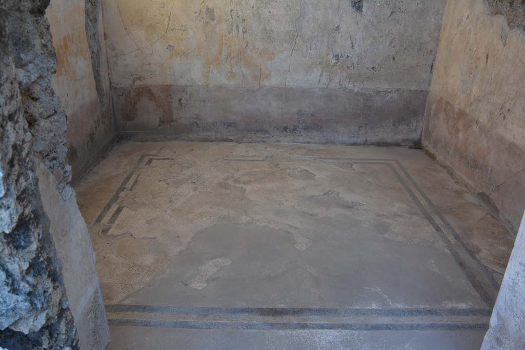 VII.15.2 Pompeii. October 2019. Looking east across flooring towards east wall.
Foto Annette Haug, ERC Grant 681269 DÉCOR.