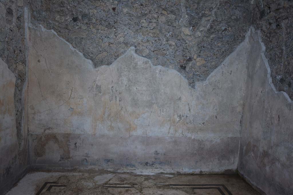 VII.15.2 Pompeii. November 2017. Looking towards east wall in cubiculum in south-east corner.
Foto Annette Haug, ERC Grant 681269 DÉCOR.