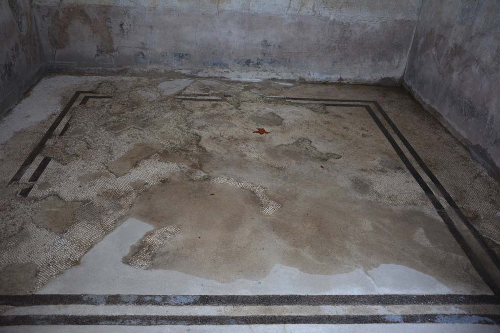 VII.15.2 Pompeii. November 2017. Looking east across flooring in cubiculum in south-east corner of atrium.
Foto Annette Haug, ERC Grant 681269 DÉCOR.