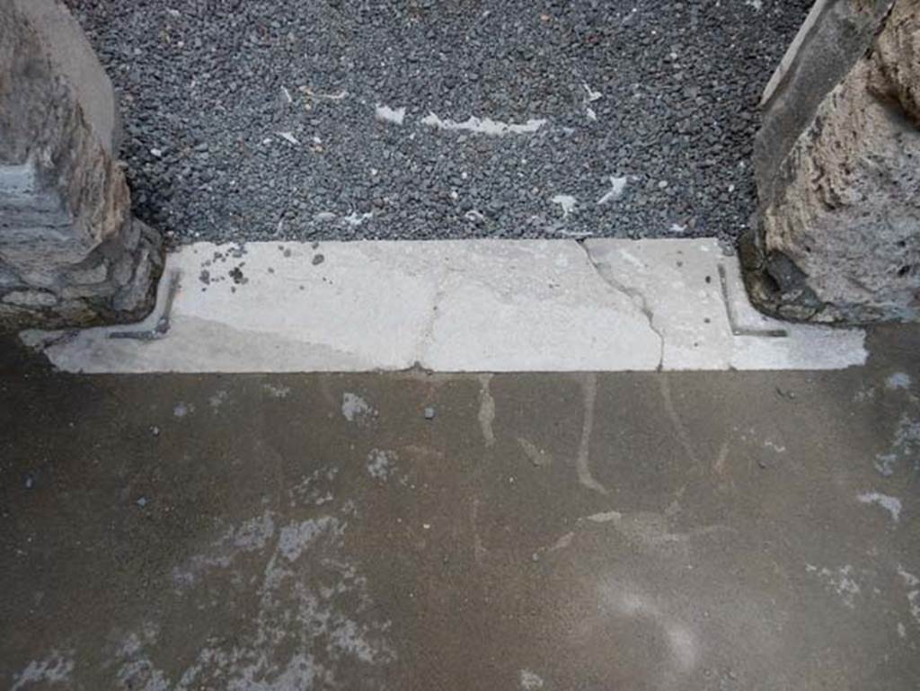 VII.15.2 Pompeii. May 2018. Marble doorway threshold on room on east side of entrance corridor.
Photo courtesy of Buzz Ferebee.