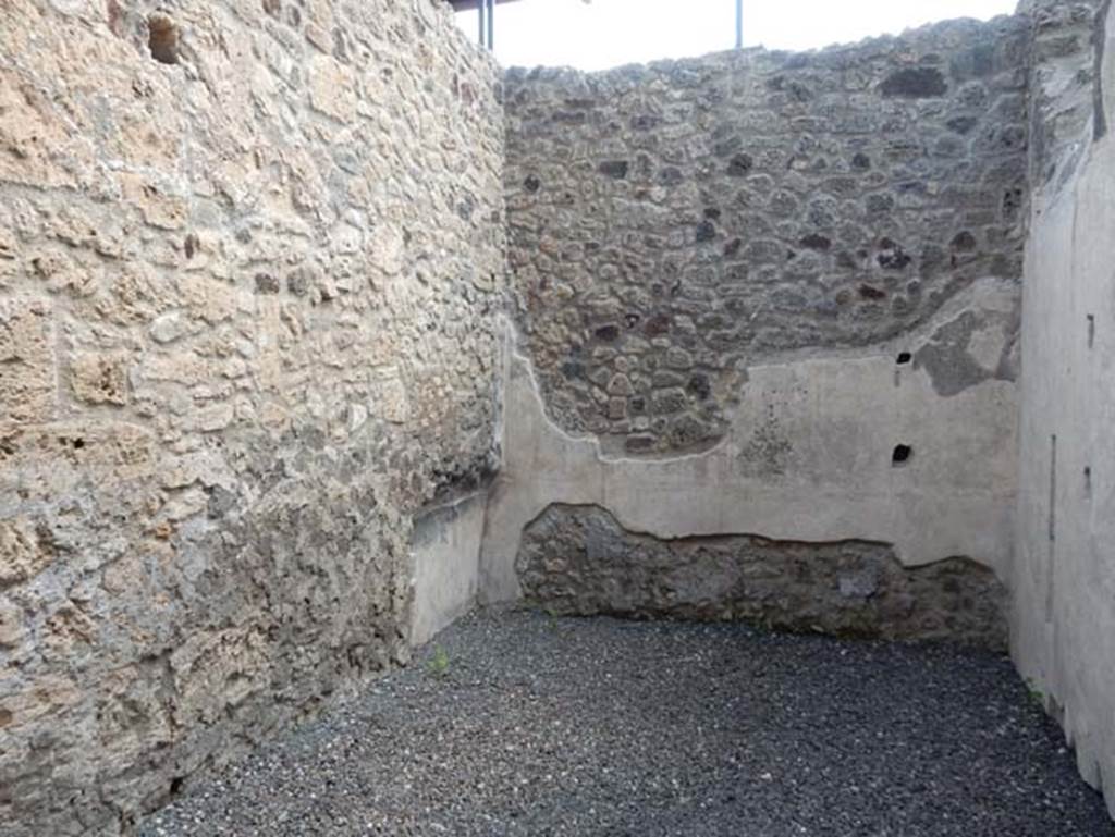 VII.15.2 Pompeii. May 2018.
Looking towards north-east corner and east wall of room on east side of entrance corridor. Photo courtesy of Buzz Ferebee.
