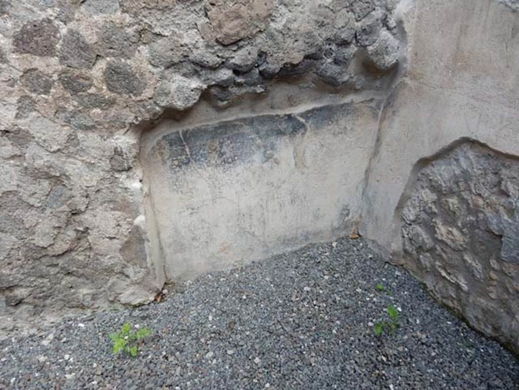 VII.15.2 Pompeii. May 2018. Recess in north wall in north-east corner of room on east side of entrance corridor.
Photo courtesy of Buzz Ferebee.