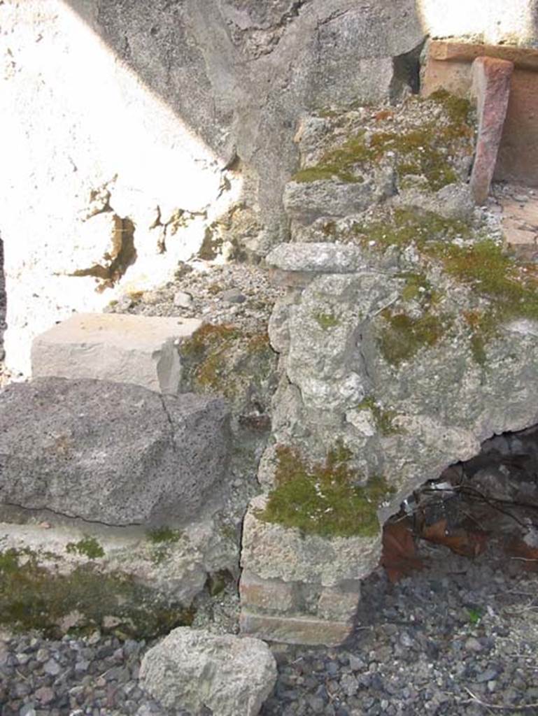VII.15.4 Pompeii. May 2003. Detail of north side of oven bench and recess.  Photo courtesy of Nicolas Monteix.
