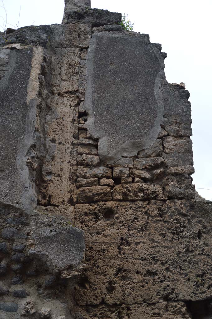 VII.15.12 Pompeii. March 2018. 
Detail of remaining stucco on exterior wall on south side of window in Vicolo del Gallo.
Foto Taylor Lauritsen, ERC Grant 681269 DÉCOR.
