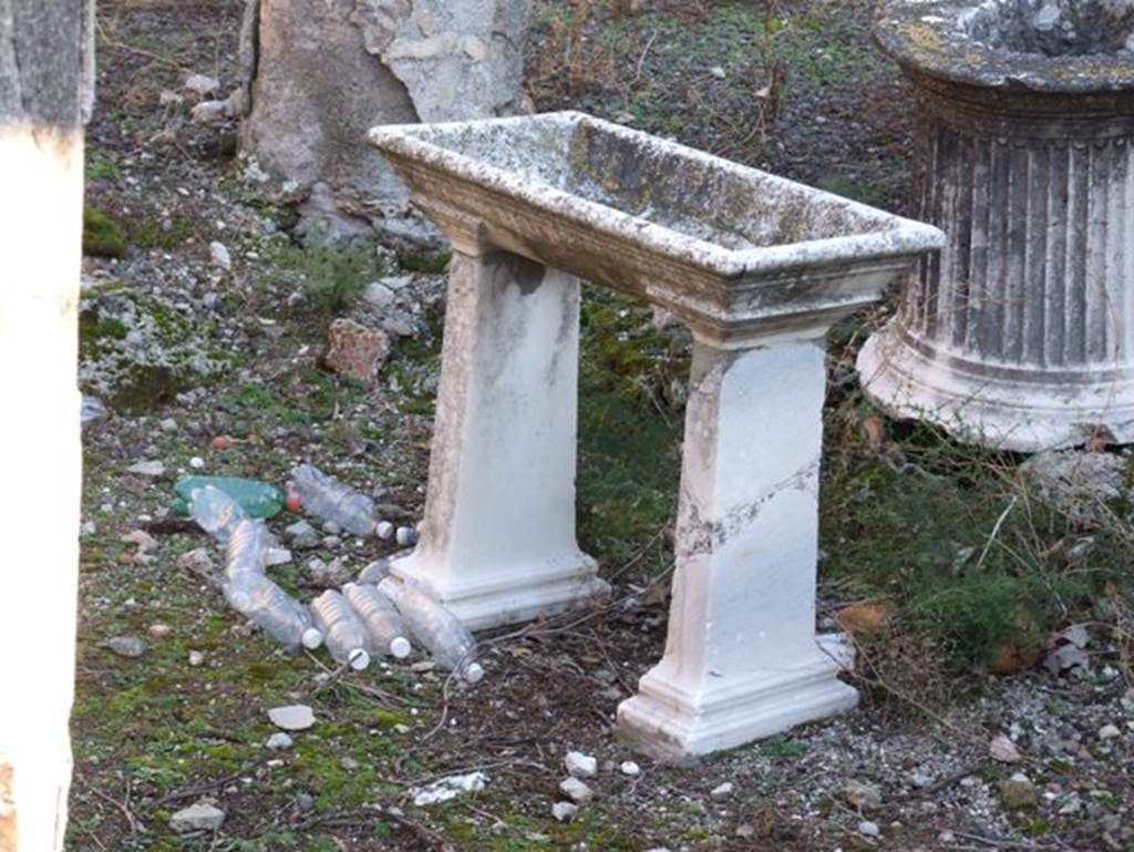 VII.15.13 Pompeii. December 2007. Marble trough in Impluvium.