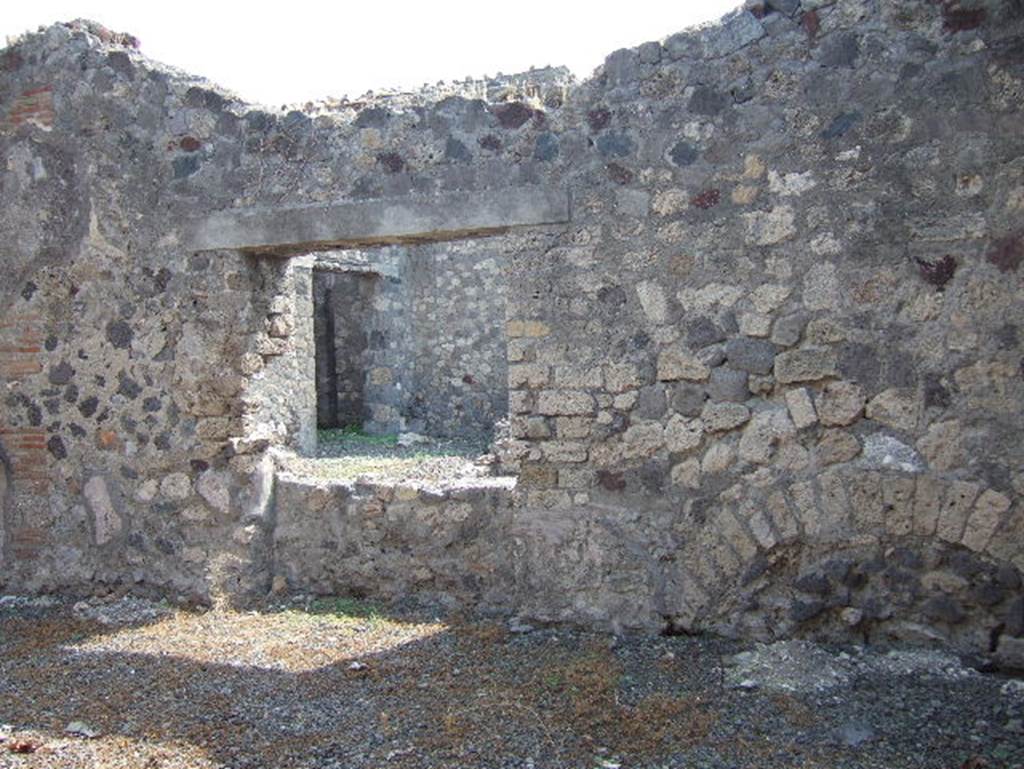 VII.15.15 Pompeii. September 2005. Looking south from entrance doorway.

