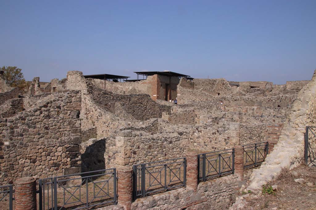 VII.16.1, Pompeii, on left. September 2019. Looking north-east across insula towards VII.15.1/2, la Casa del Marinaio, with roof.
Photo courtesy of Klaus Heese.
