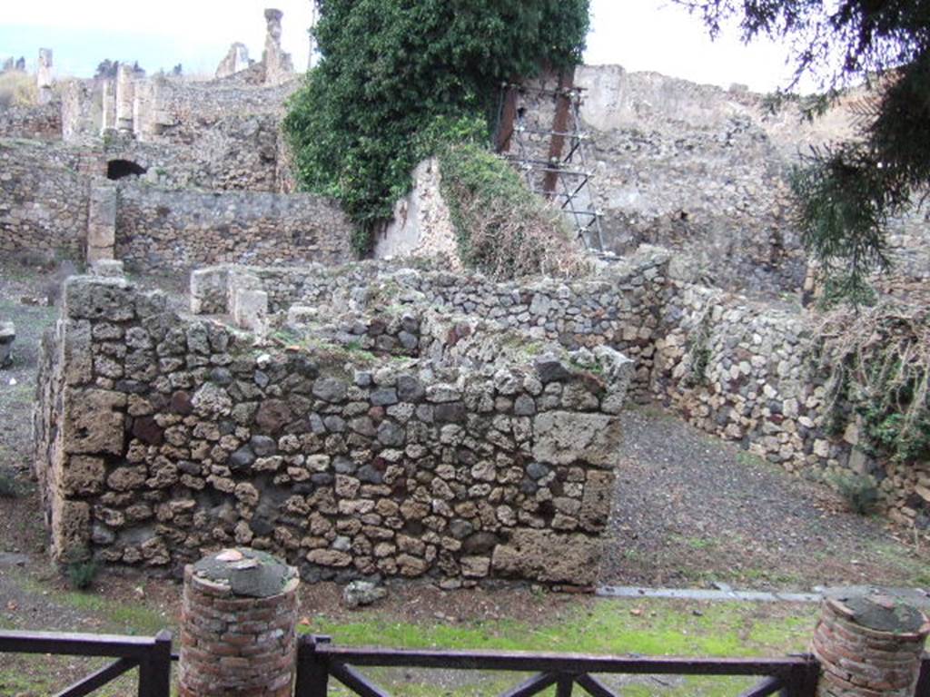 VII.16.1 Pompeii, on left ,and VII.16.2, on right, from Temple of Venus. September 2005.