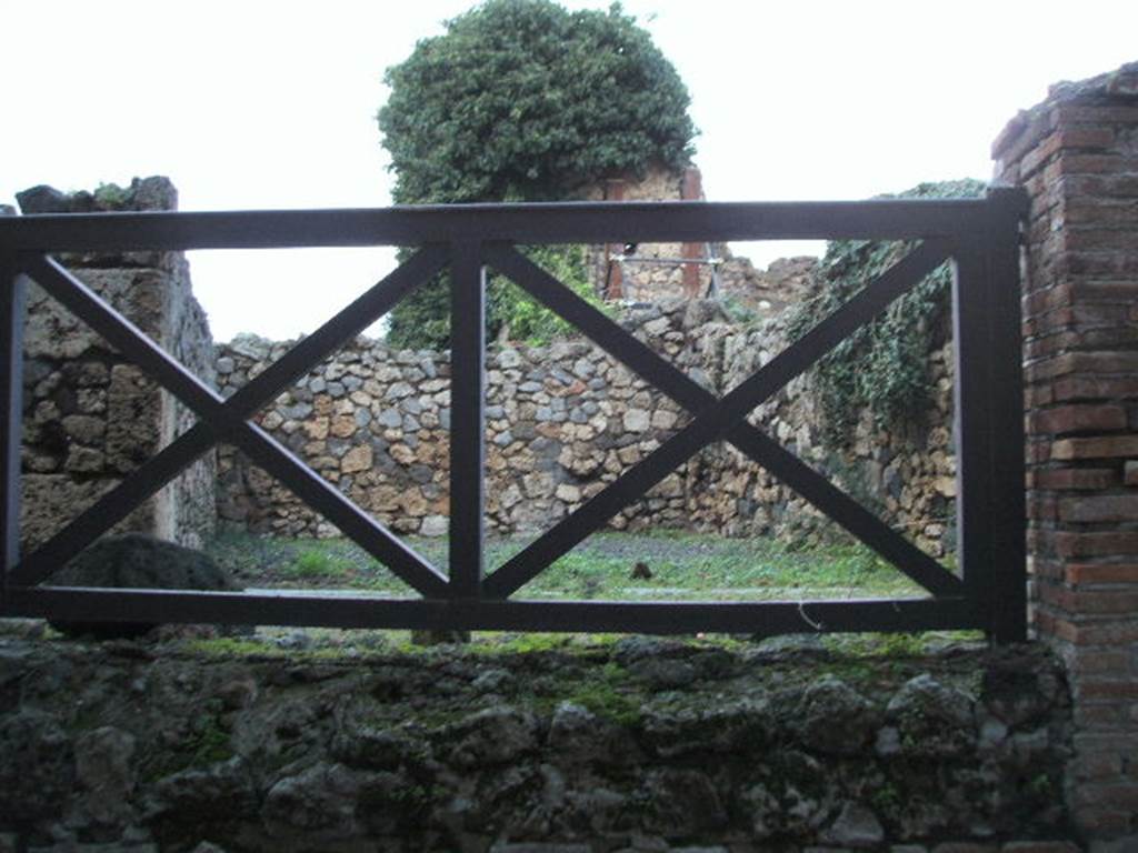 VII.16.2 Pompeii. December 2004. Looking north from Via Marina across portico, towards doorway to shop.