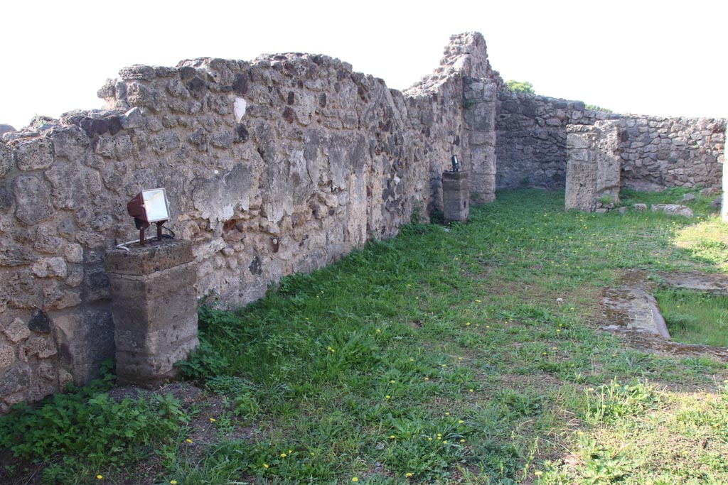 VII.16.12 Pompeii. October 2023. Looking west along south wall of atrium. Photo courtesy of Klaus Heese.