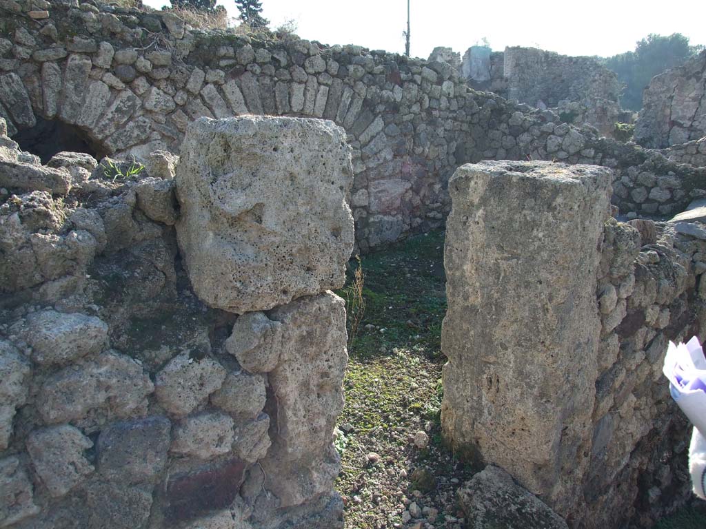 VII.16.13 Pompeii. December 2007. Doorway to room 29 on southern boundary.
