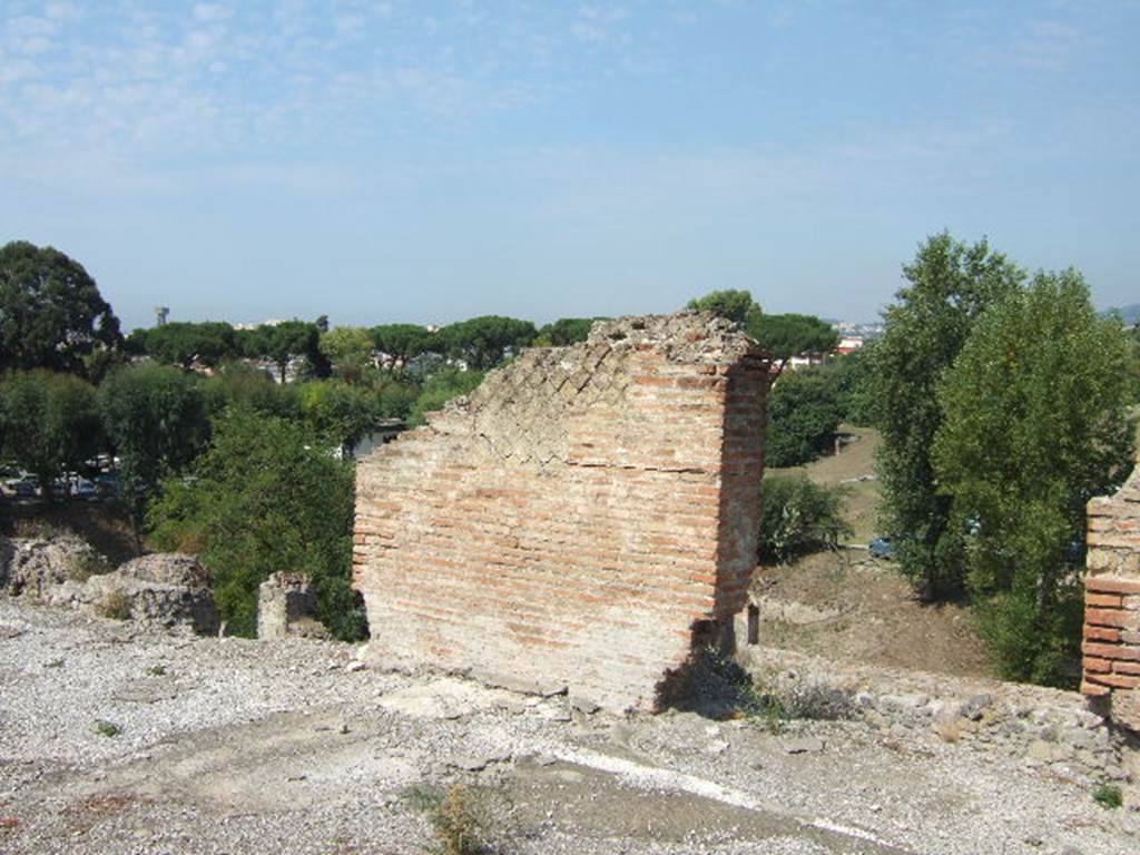 VII.16.15 Pompeii. September 2005. East end of north side of room 2, atrium.