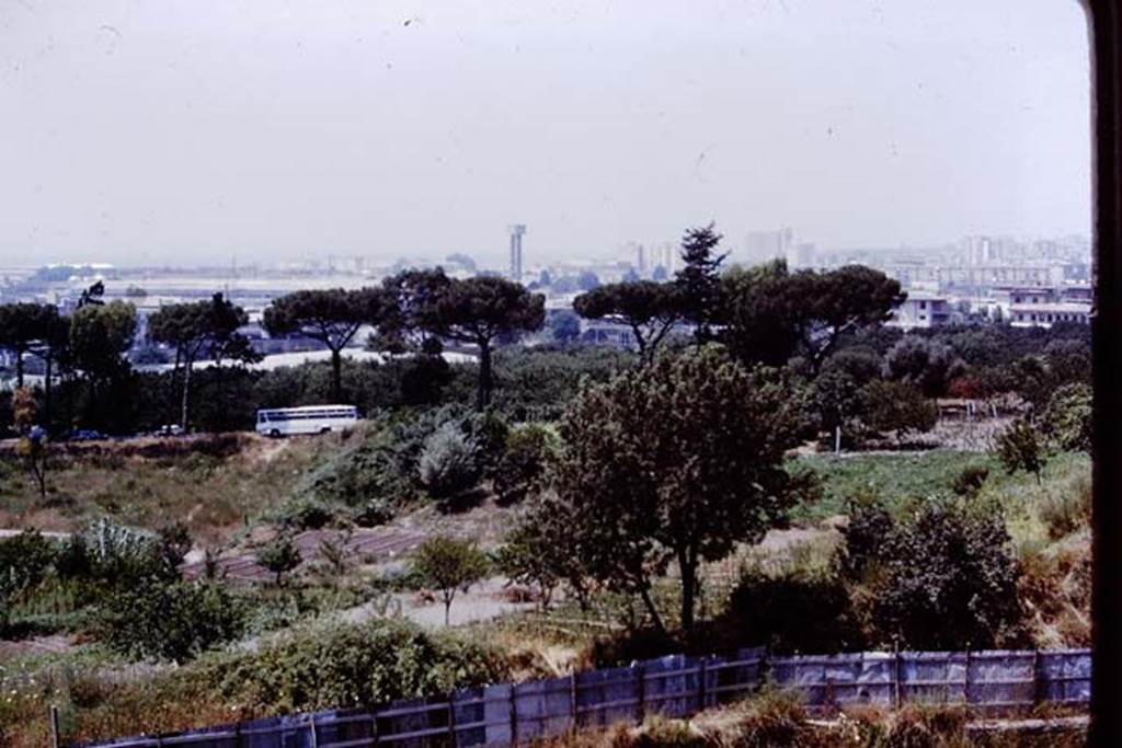 VII.16.22 and VI.17.42 Pompeii, 1980. Looking west , from rear. Photo by Stanley A. Jashemski.   
Source: The Wilhelmina and Stanley A. Jashemski archive in the University of Maryland Library, Special Collections (See collection page) and made available under the Creative Commons Attribution-Non Commercial License v.4. See Licence and use details. J80f0193
