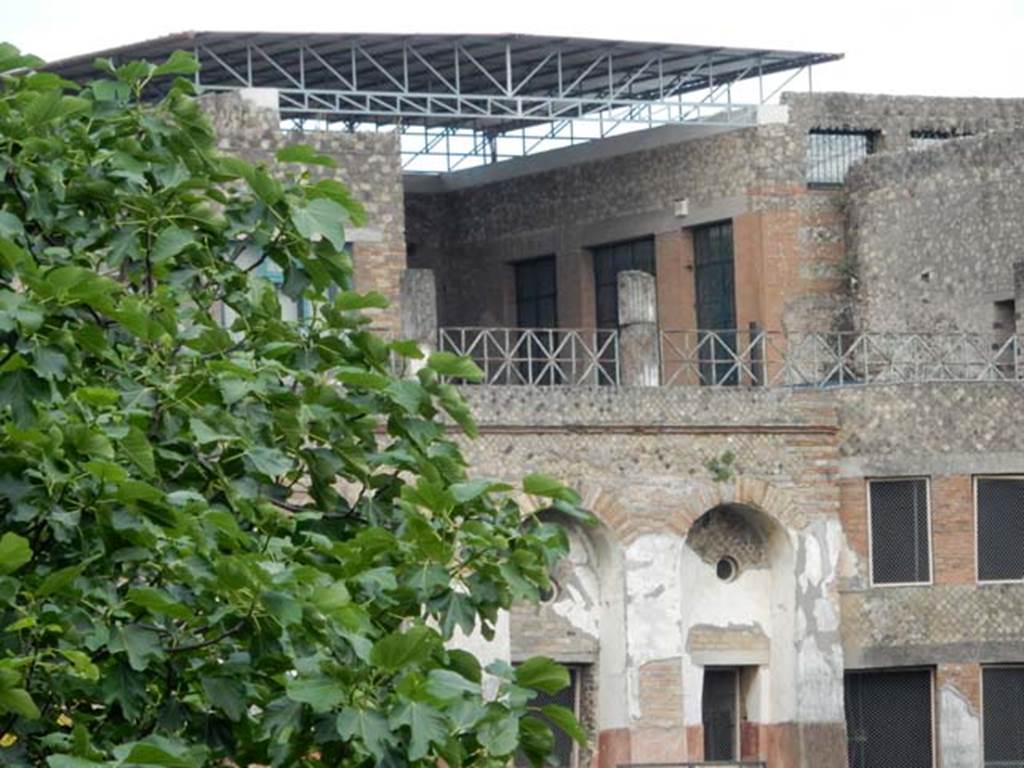 VII.16.17-22 Pompeii. May 2015. Looking east from rear towards the upper terrace and the area of the stately oecus. Photo courtesy of Buzz Ferebee.
