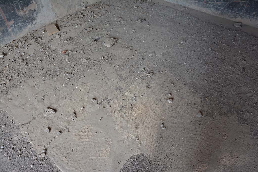 VII.16.22 Pompeii. October 2018. Looking north-east across flooring in room in north-west corner of first level floor below ground.
Foto Annette Haug, ERC Grant 681269 D�COR.
