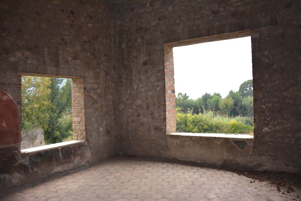 VII.16.22 Pompeii. October 2018. 
Oecus 48, looking towards window in south wall, south-west corner and window in west wall, on right.
Foto Annette Haug, ERC Grant 681269 D�COR.
