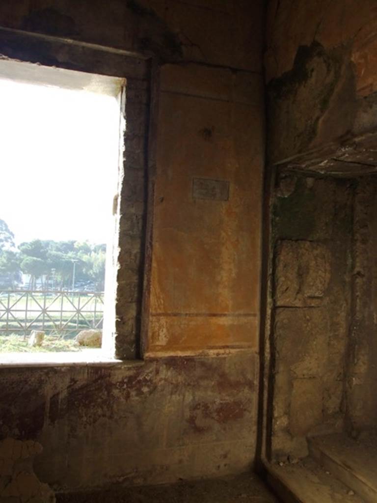 VII.16.17-22 Pompeii. December 2007. North-west corner of cubiculum, and window to �hanging garden� in west wall.
