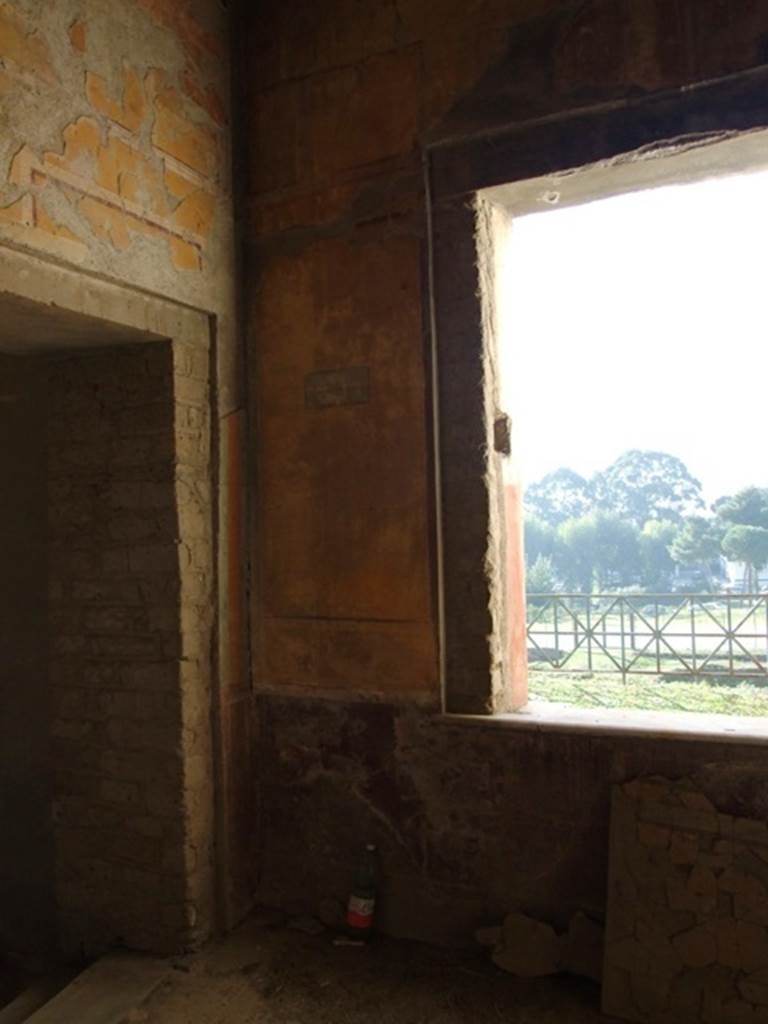 VII.16.17-22 Pompeii. December 2007. South-west corner of cubiculum, and window to �hanging garden� in west wall.