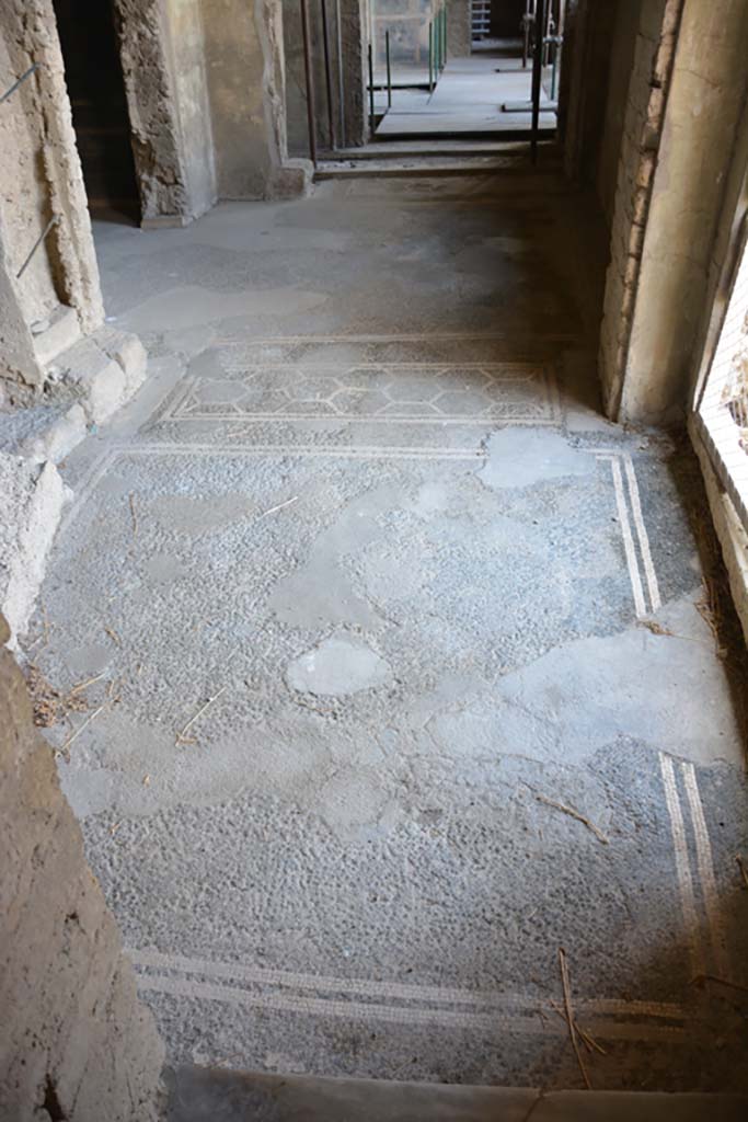 VII.16.22 Pompeii. October 2018. Looking south across landing 55 near staircase 54, on left.
Foto Annette Haug, ERC Grant 681269 D�COR.
