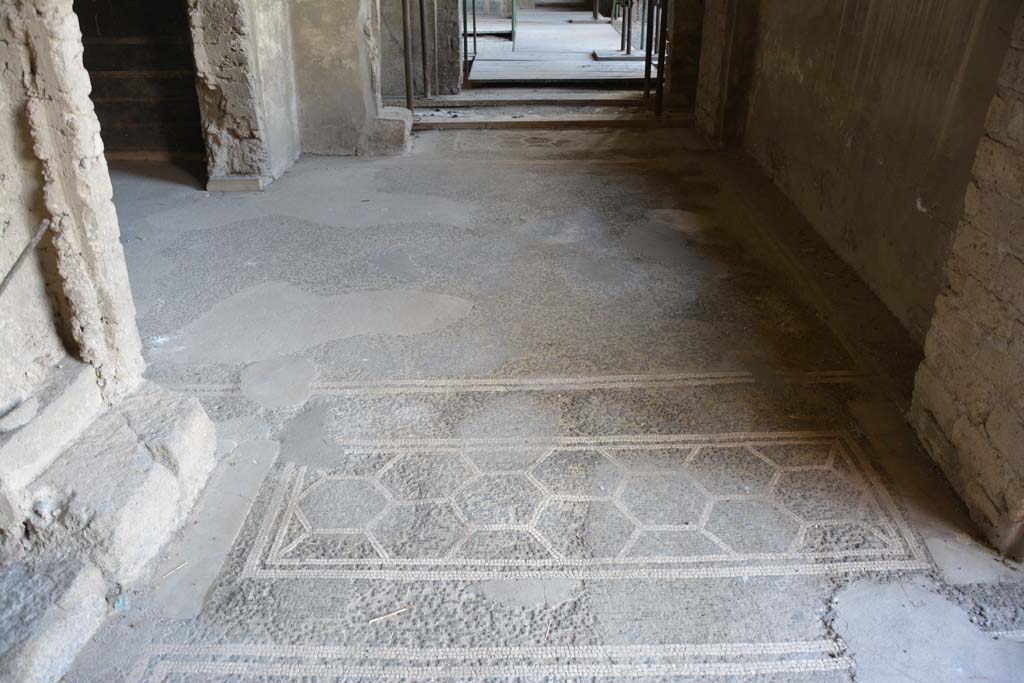 VII.16.22 Pompeii. October 2018. Looking south across doorway threshold from area 55, landing at base of stairs 54.
Foto Annette Haug, ERC Grant 681269 D�COR.

