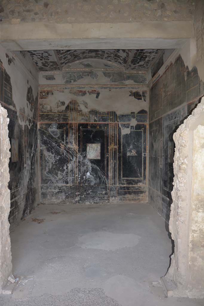 VII.16.22 Pompeii. October 2018. Room 58.
Looking east through doorway into room decorated in IV style on black background.
Foto Annette Haug, ERC Grant 681269 D�COR.
