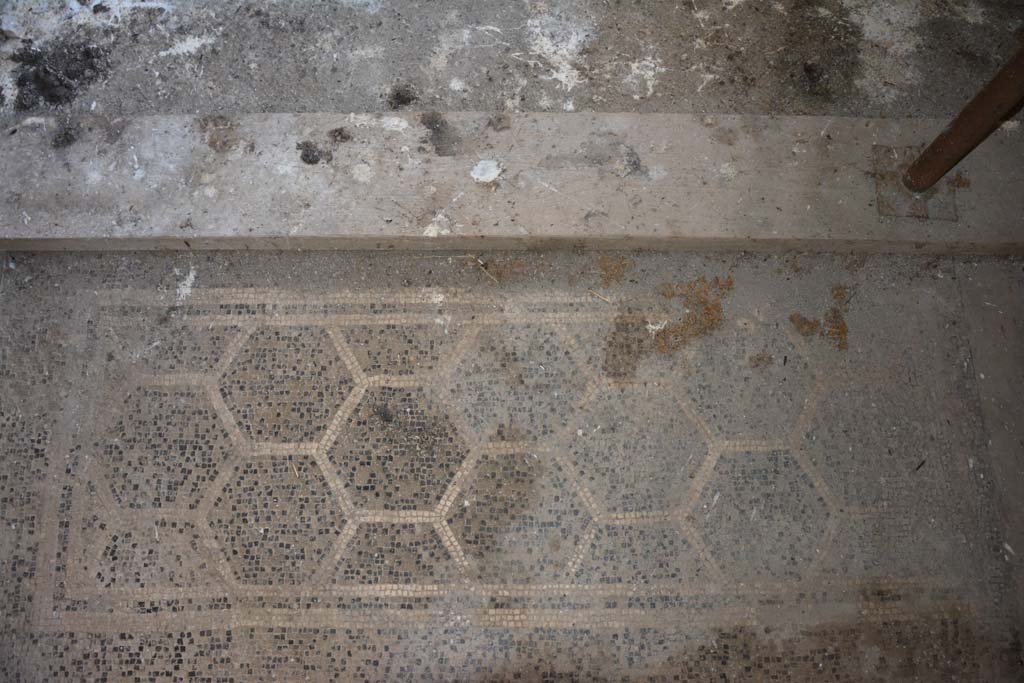 VII.16.22 Pompeii. October 2018. Doorway threshold on north side of doorway to corridor 59.
Foto Annette Haug, ERC Grant 681269 DÉCOR.

