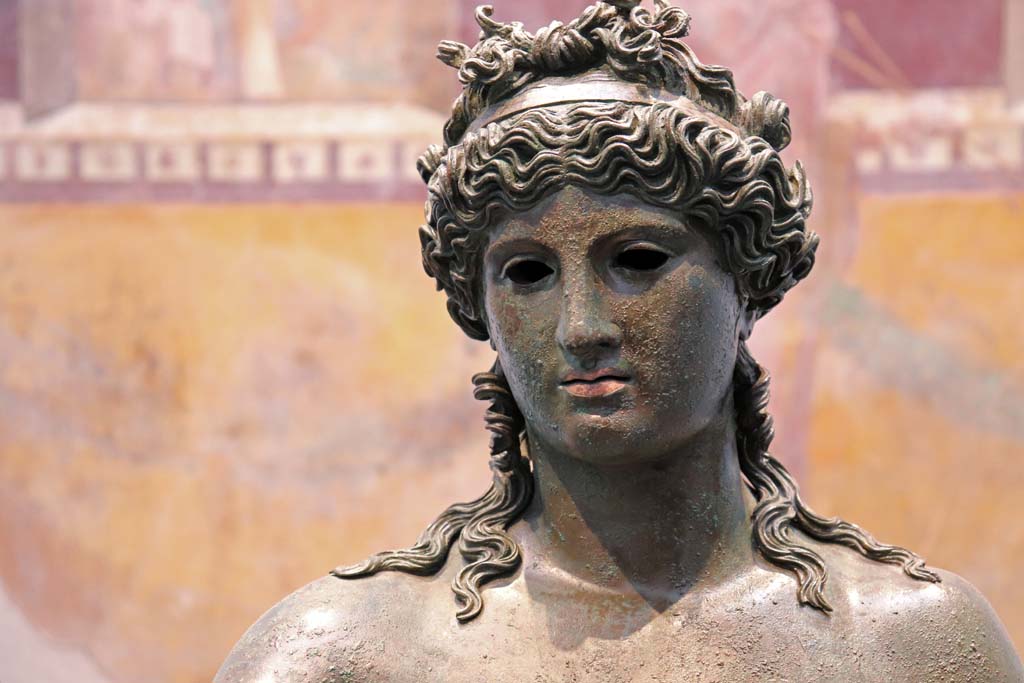 VII.16.17-22 Pompeii. February 2021. 
Detail of head of bronze Ephebus, used as an oil lamp holder, found in dining room.
Photographed on display in Antiquarium. Photo courtesy of Fabien Bièvre-Perrin (CC BY-NC-SA).
