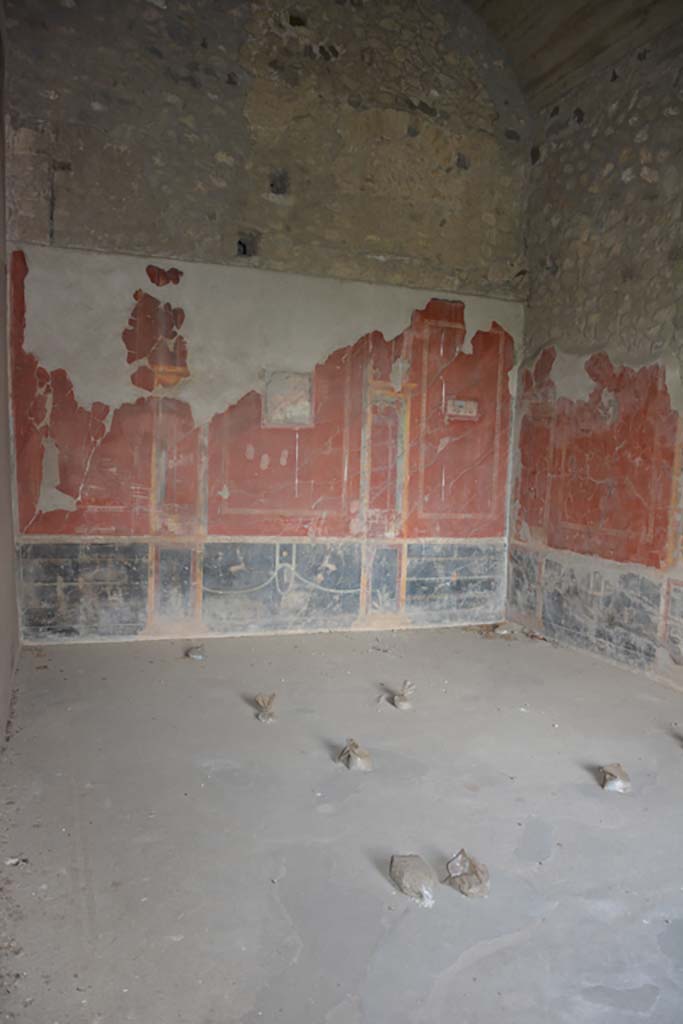VII.16.22 Pompeii. October 2018. 
Room 64, looking towards east wall, south-east corner and south wall.
Foto Annette Haug, ERC Grant 681269 D�COR.
