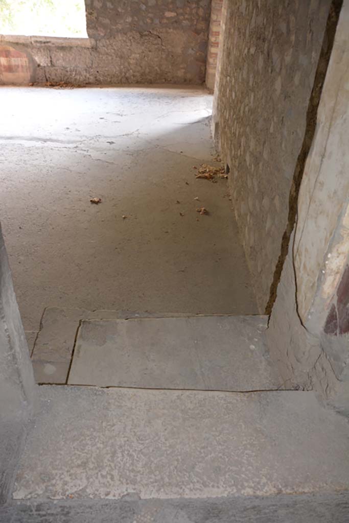 VII.16.22 Pompeii. October 2018. Room 74, looking west from area 73, steps to lower floor.
Foto Annette Haug, ERC Grant 681269 D�COR.
