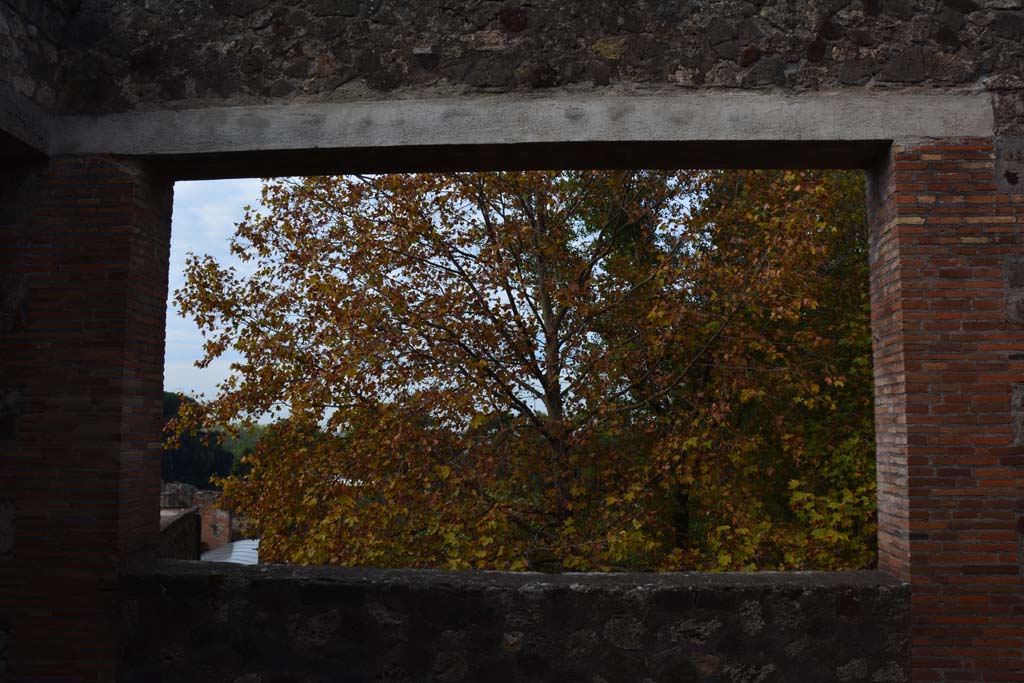 VII.16.17-22 Pompeii. October 2018. Peristyle 14, large window in west wall.
Foto Annette Haug, ERC Grant 681269 D�COR.
