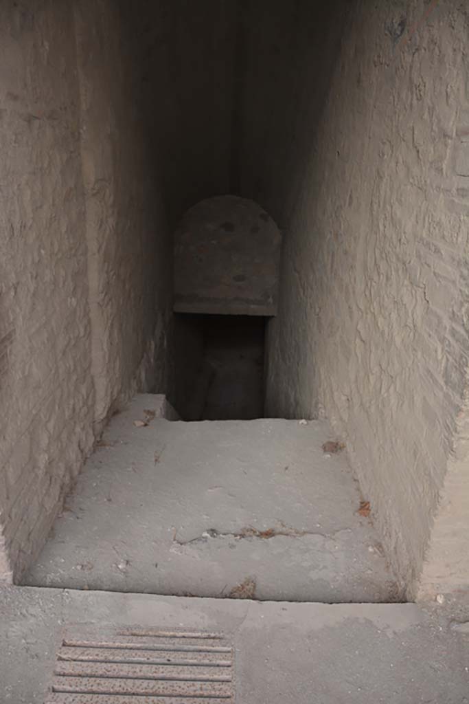 VII.16.17-22 Pompeii. October 2018. Corridor 20 with steps down to lower level.
Foto Annette Haug, ERC Grant 681269 D�COR.

