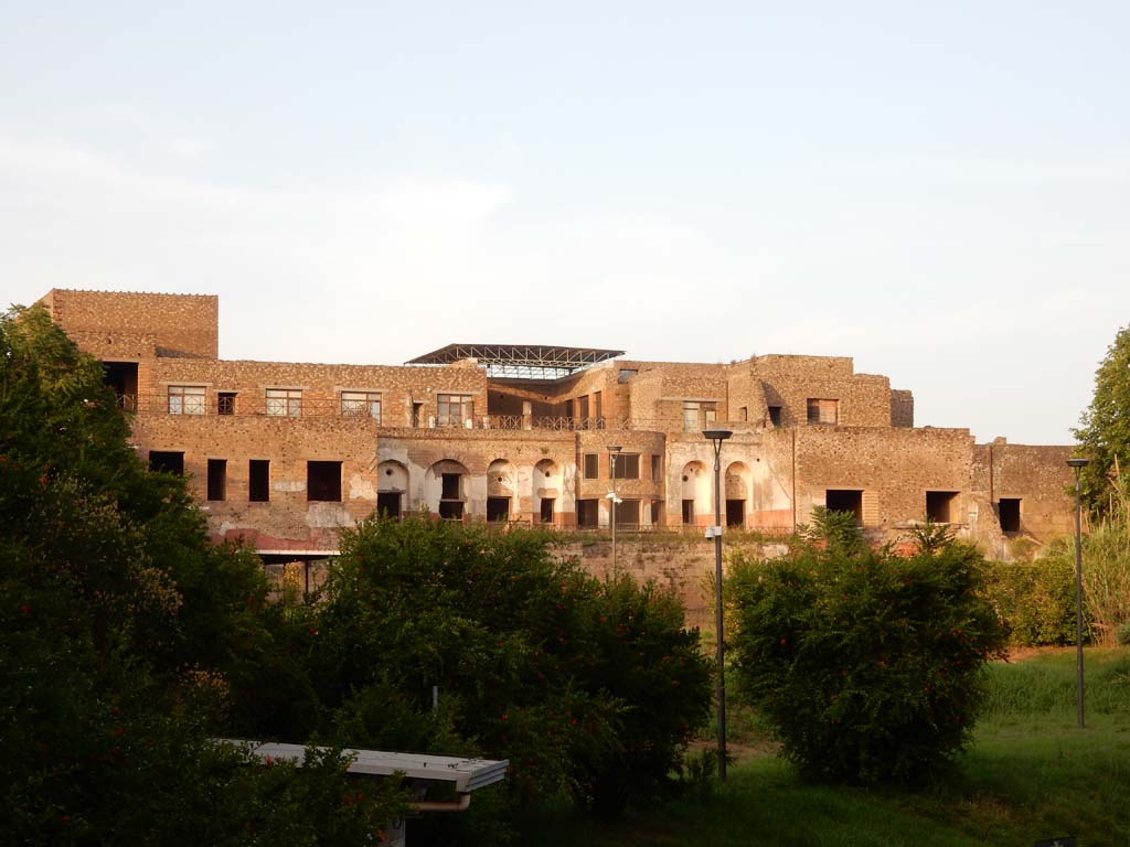VII.16.22/21/20/19, Pompeii. June 2019. Looking east to rear of complex of House of Fabius Rufus. Photo courtesy of Buzz Ferebee.