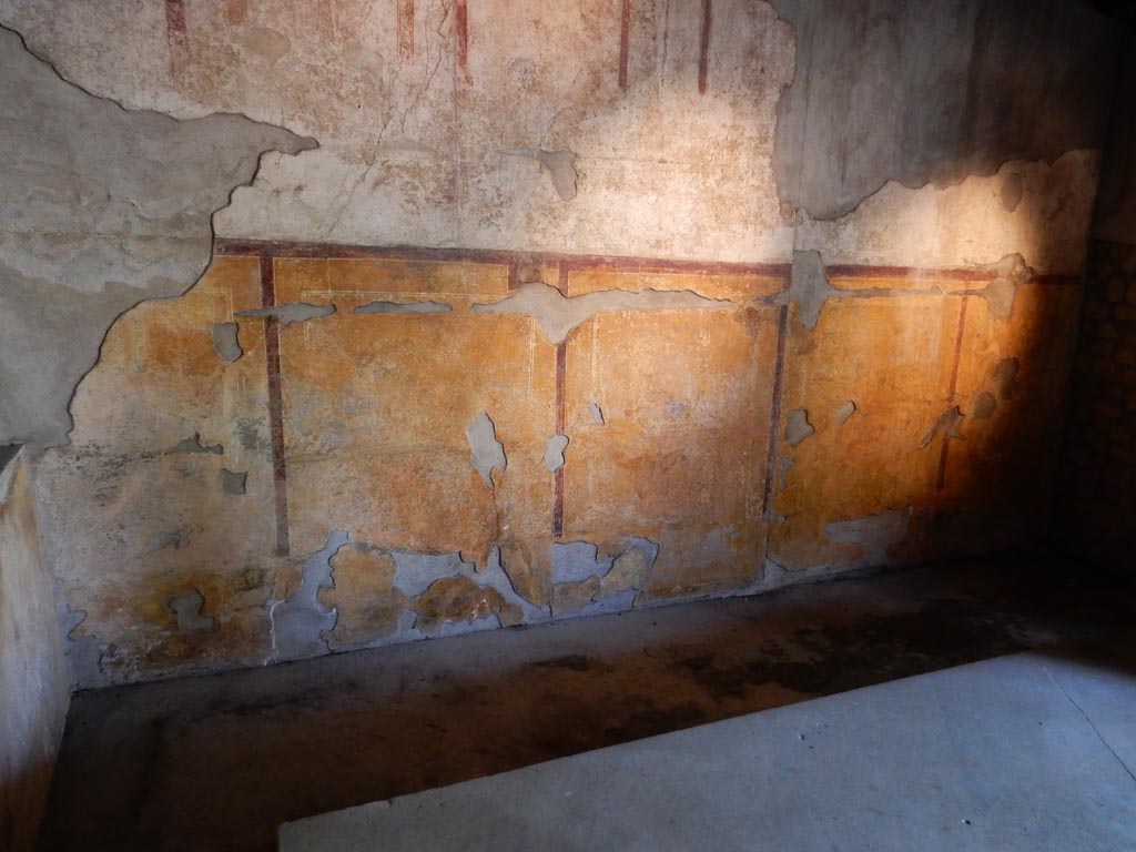 VII.16.a Pompeii. May 2015. Corridor A, detail of lower south wall. Photo courtesy of Buzz Ferebee.