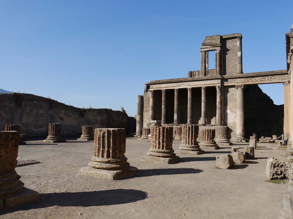 VIII.1.1 Pompeii. September 2018. Looking west from north corridor.
Foto Anne Kleineberg, ERC Grant 681269 DÉCOR.
