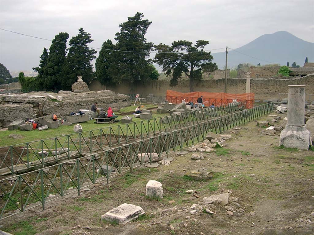 VIII.1.3 Pompeii. Pompeii, sanctuary of Venus from the south-west during excavation in 2006.
Photo courtesy of M. Carroll.
See Carroll M., 2008. Nemus et Templum. Exploring the sacred grove at the Temple of Venus in Pompeii in Nuove ricerche archeologiche nell�area vesuviana: (scavi 2003-2006). Roma: L�Erma di Bretschneider, p. 39 fig. 2.
