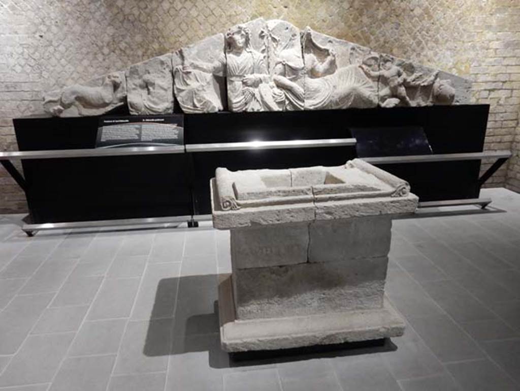 Tempio dionisiaco in localit� Sant�Abbondio di Pompei. May 2018. Pediment and altar on display in Antiquarium.
Photo courtesy of Buzz Ferebee.
