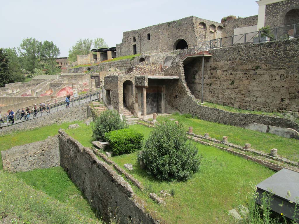 VIII.1.a, Pompeii. April 2019. Villa Imperiale, lower right.
Looking north towards slope up to Porta Marina, and behind in the distance, VII.16.
Photo courtesy of Rick Bauer.
