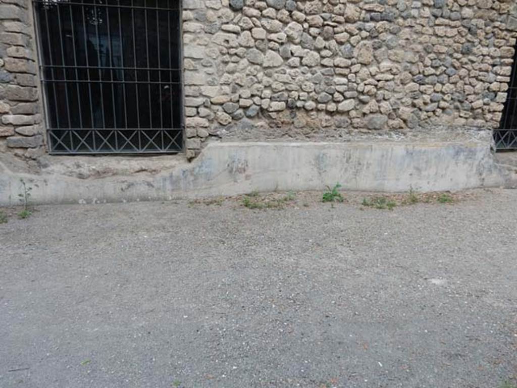 VIII.1.a, Pompeii. May 2018. Remaining plaster along north wall at lower level. Photo courtesy of Buzz Ferebee.