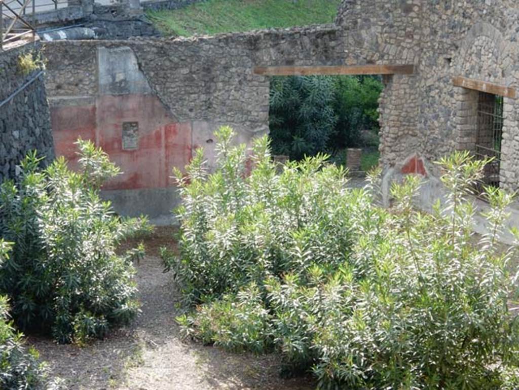 VIII.1.a Pompeii. May 2015. Looking west across peristyle. Photo courtesy of Buzz Ferebee.